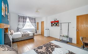*Rd98Bl* For Your Most Relaxed & Cosy Stay + Free Parking + Free Fast Wifi *